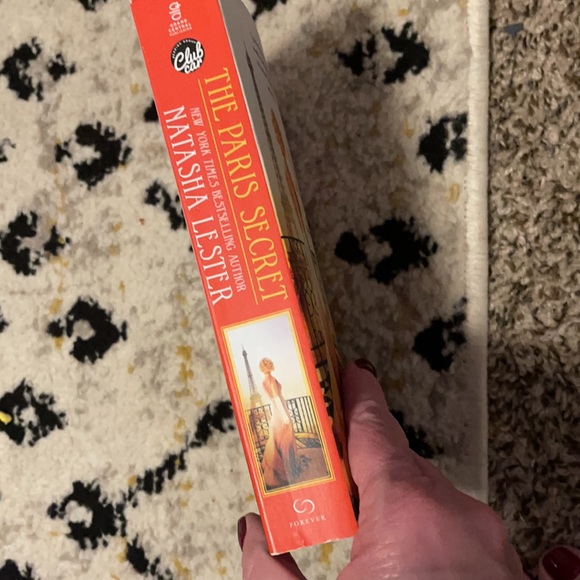 Paperback novel - Picture 2 of 10